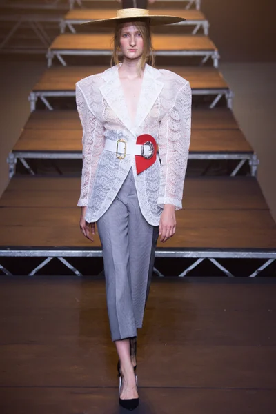 Look 27